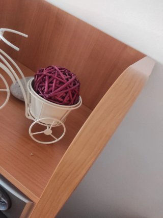 Mesa cerezo con ruedas/cajón rojo. Perfecto estado