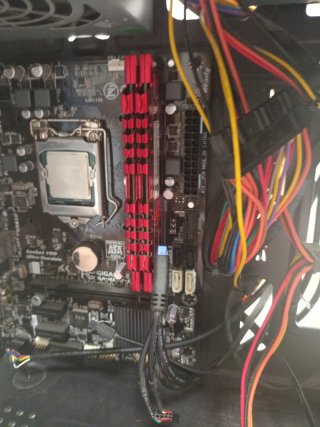 Gigabyte GA-H81M-S2H Placa Base DDR3