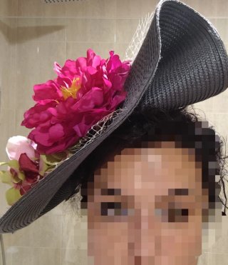 Tocado Pamela Gris con Flor Rosa