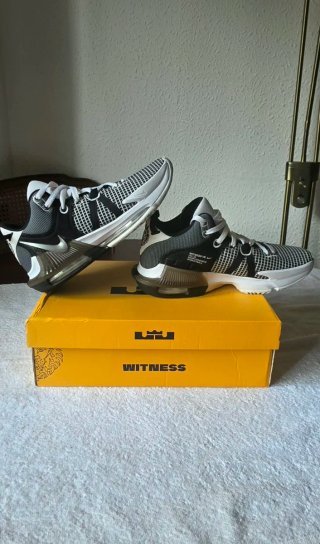 Nike LeBron Witness VII Talla 42