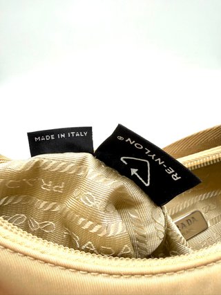 Bolso Prada Re-Edition Beige