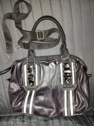 Borsa Fergi nera con tracolla