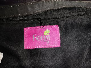 Borsa Fergi nera con tracolla
