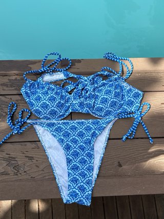 Conjunto bikini azul estampado