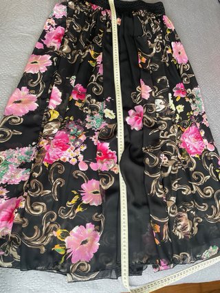 Falda larga floral negra y rosa