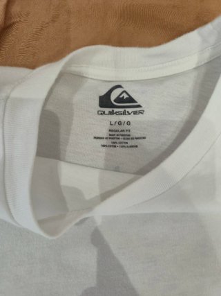 Camiseta blanca puesta 4 veces