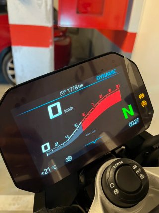 BMW F900R Azul y Blanca