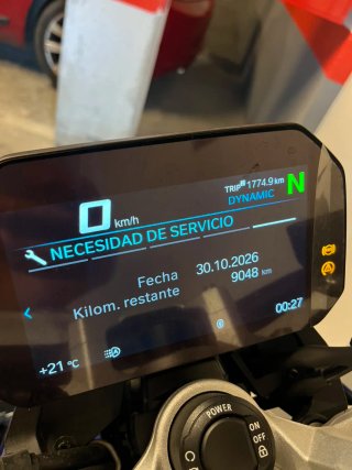 BMW F900R Azul y Blanca