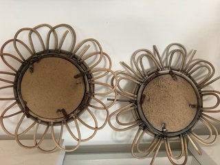 Coppia di Specchi a Forma di Sole in Mimbre/Ratan 26cm
