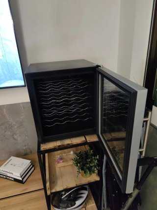 Vinoteca Waves