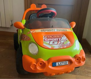 Coche eléctrico infantil