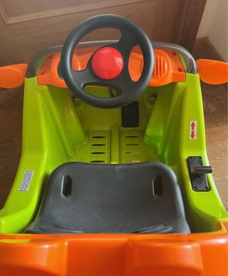 Coche eléctrico infantil