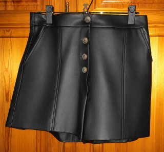 Falda negra polyester Stradivarius talla 40