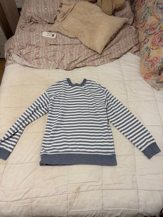 Sudadera de rayas azul y blanco