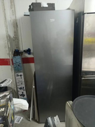 Congelador vertical Beko