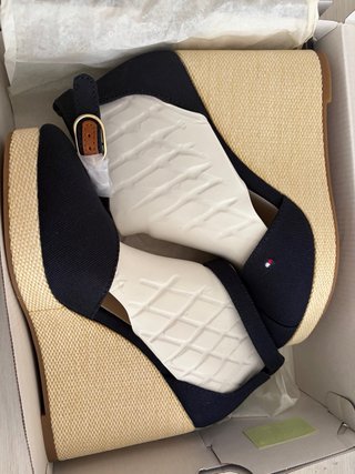 Sandalias cuña Tommy Hilfiger azul y beige