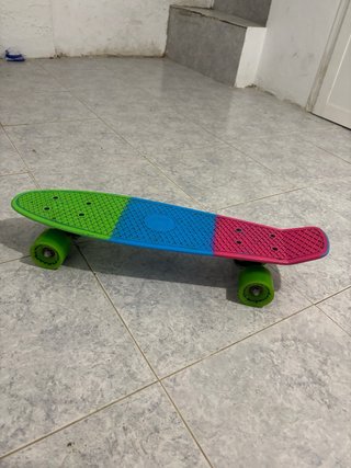 Monopatín Penny Board colores verde, azul y rosa