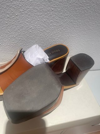 Sandalias Noa Harmon tacón color beig y marrón