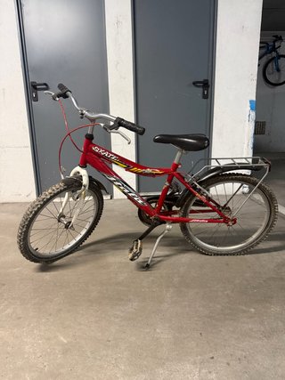 Bicicleta infantil roja