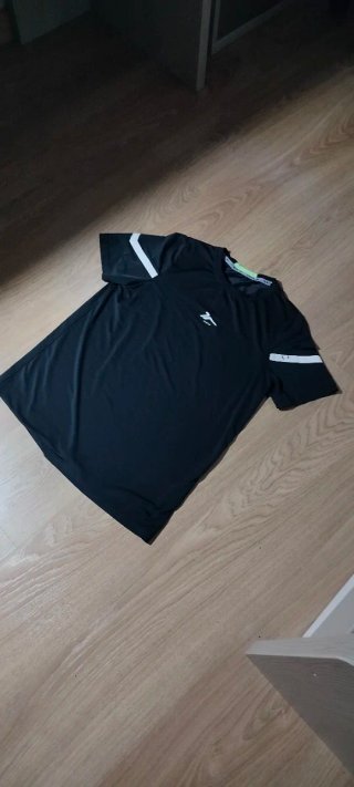 Camiseta Deportiva Tenth Negra