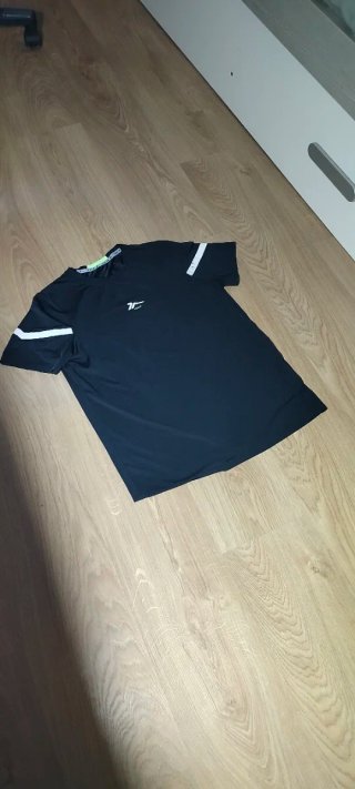 Camiseta Deportiva Tenth Negra