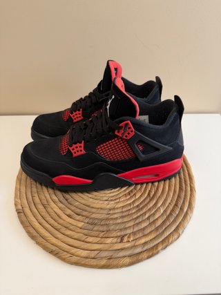Jordan 4 Retro Thunder Rojo Negro