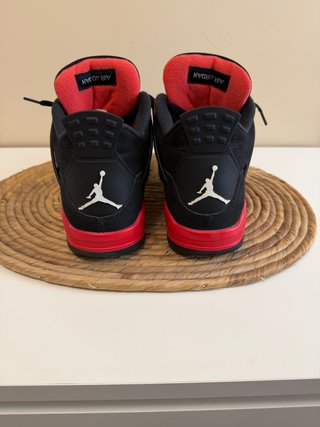 Jordan 4 Retro Thunder Rojo Negro