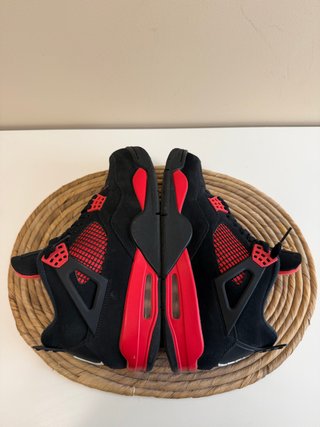Jordan 4 Retro Thunder Rojo Negro