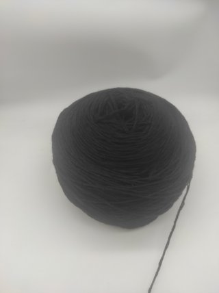 Gomitolo di lana nero