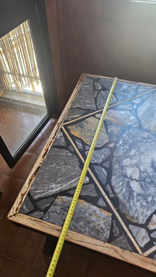 Mesa de centro artesanal de marmol y madera