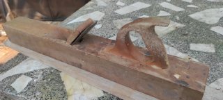 Cepillo de carpintero de madera
