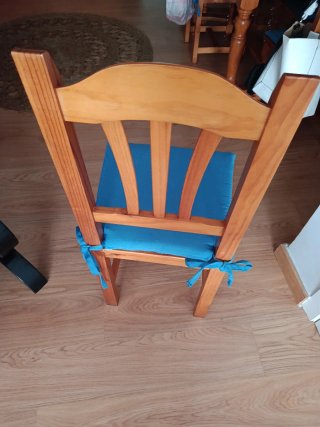 Comedor completo: armario, mesa y 6 sillas. Utiel.