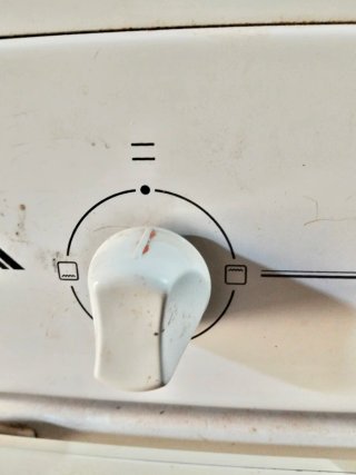 Cocina de gas blanca con horno