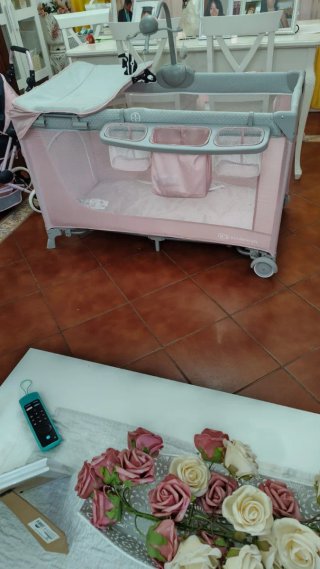 Parque cuna rosa casi nuevo