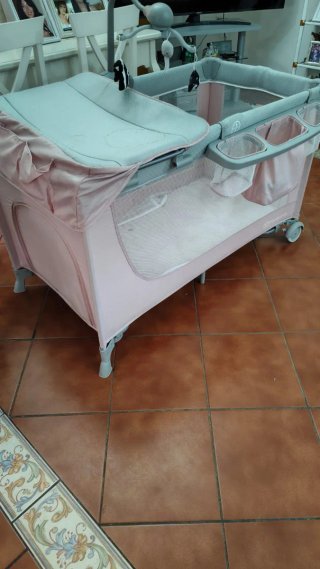 Parque cuna rosa casi nuevo