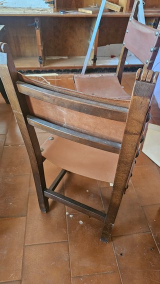 6 Sillas de madera y cuero