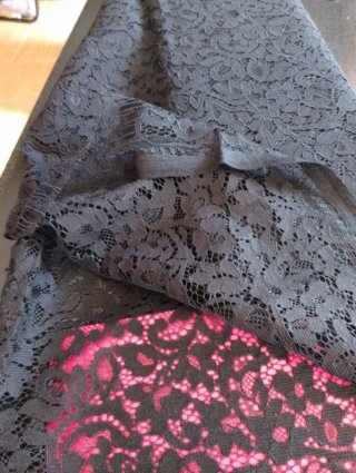 Scampolo di Tessuto macramè nero MT 1.60