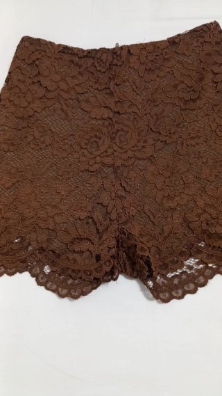 Pantalón corto encaje marrón