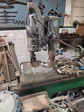 Taladro de pie antiguo
