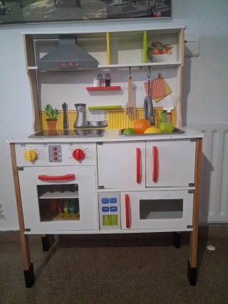 Cocina de madera, Caja registradora y Microondas
