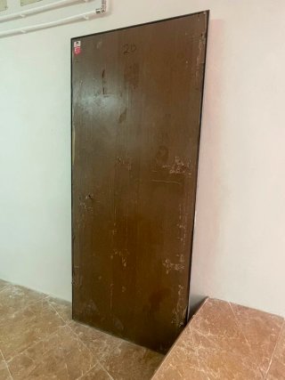 Puerta antiocupa, de hierro, color marrón