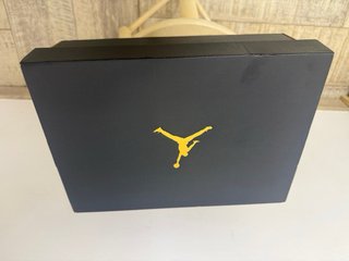 Jordan Air 1 Mid Talla 42.5 Naranja
