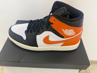 Jordan Air 1 Mid Talla 42.5 Naranja