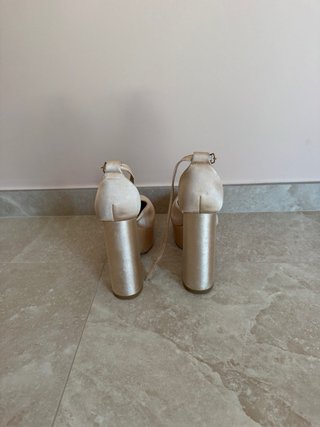 Scarpe con tacco alto in raso