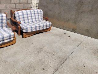 Sofá cama de madera y tela