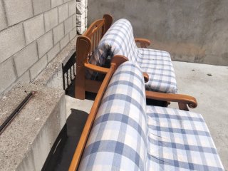 Sofá cama de madera y tela