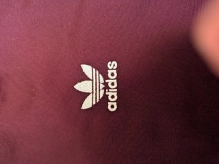 Giacca Adidas bordeaux con strisce bianche