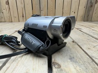 SONY HANDYCAM CON DISCO DURO + BASE DISC BURN