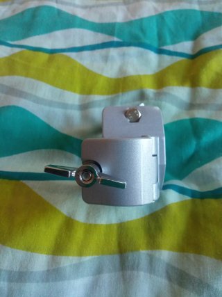 Pinza para rack de batería