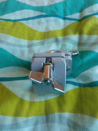 Pinza para rack de batería
